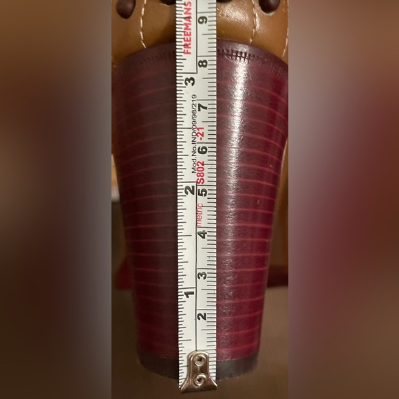 Tod’s Leather Taupe / Camel and Red Trim and Tassel Heels Sz 38.5 - Picture 3 of 7